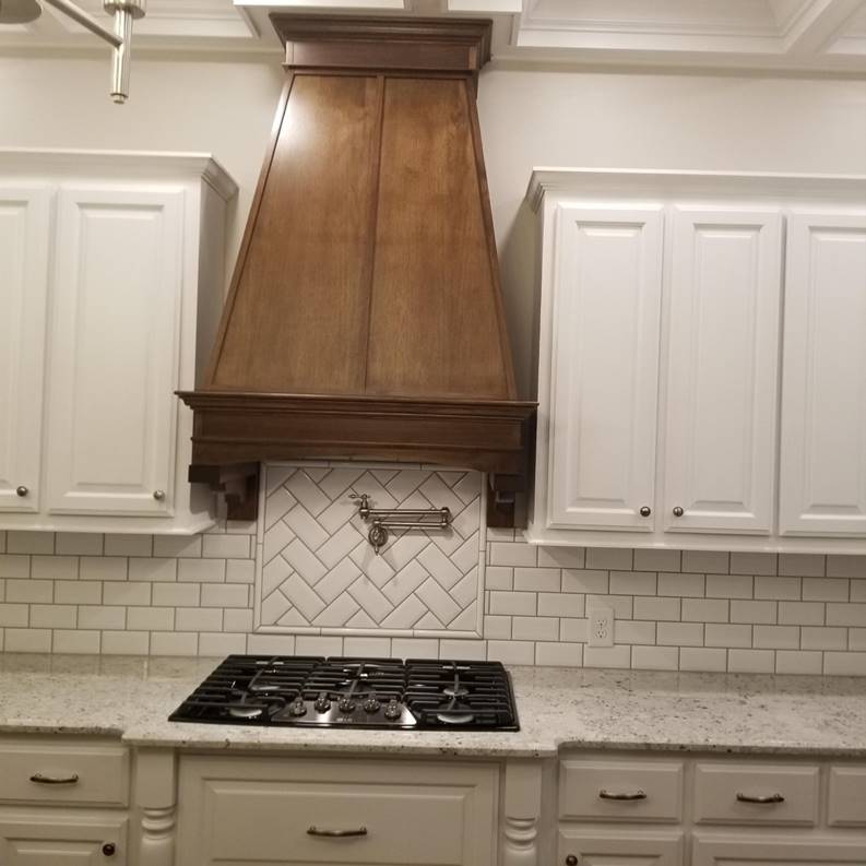 A white refrigerator freezer sitting inside of a kitchen

Description automatically generated