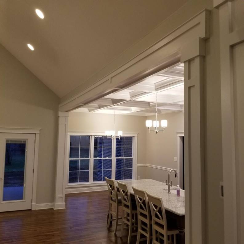 A large empty room

Description automatically generated