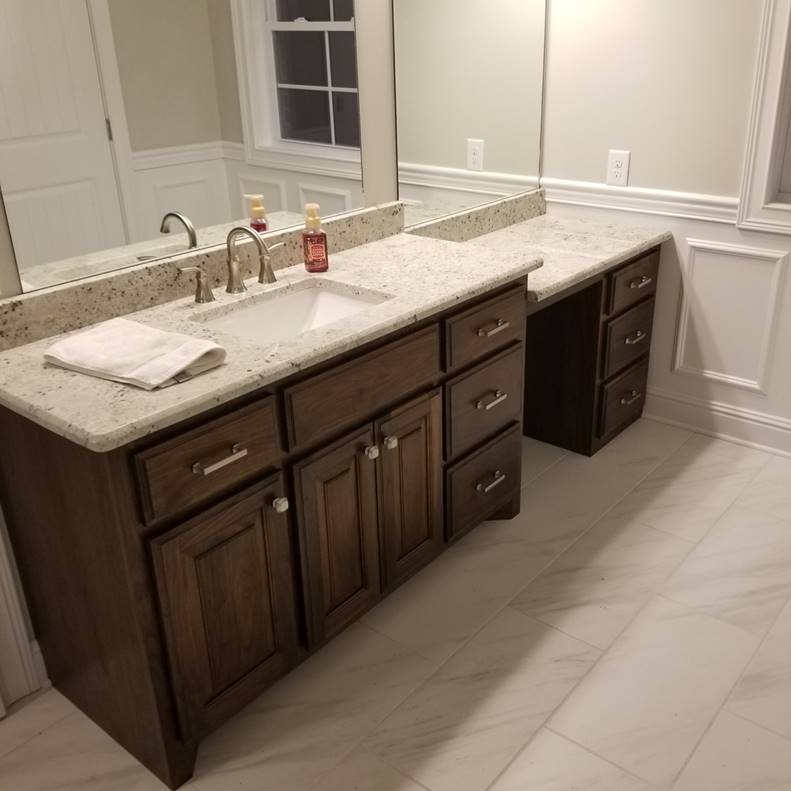 A kitchen with a tile floor

Description automatically generated