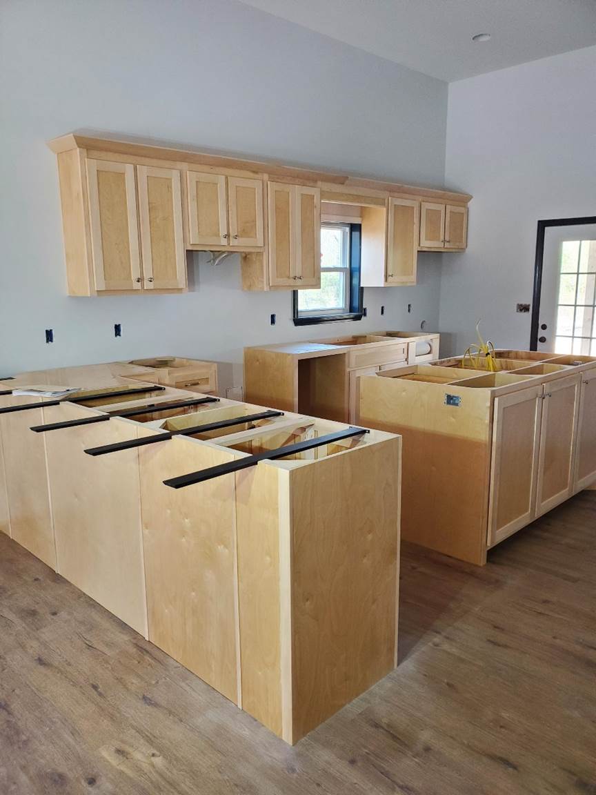 A kitchen with wooden cabinets

Description automatically generated with medium confidence
