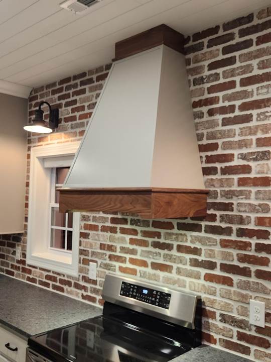 A stove in a kitchen

Description automatically generated