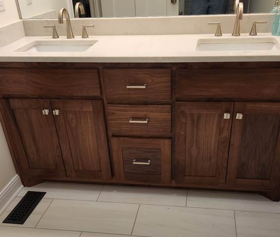 A bathroom with a double sink

Description automatically generated