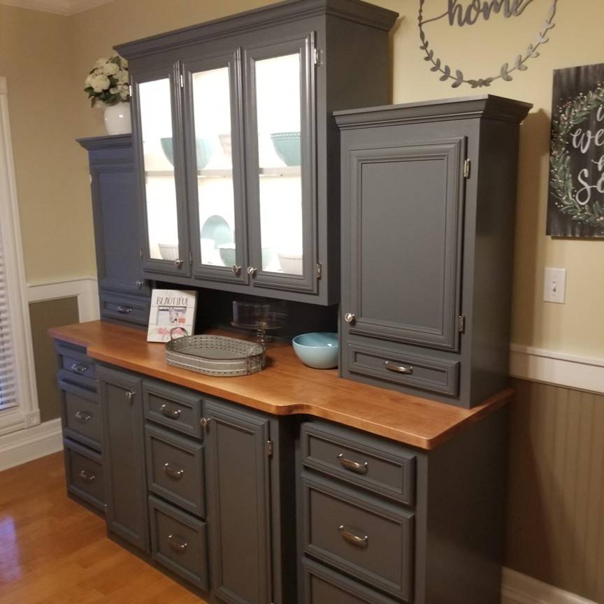 A room filled with furniture and a tv

Description automatically generated