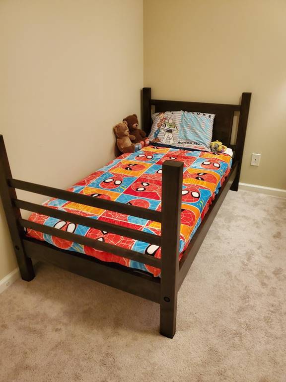 A picture containing indoor, room, sitting, small

Description automatically generated