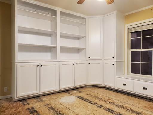 A large empty room

Description automatically generated